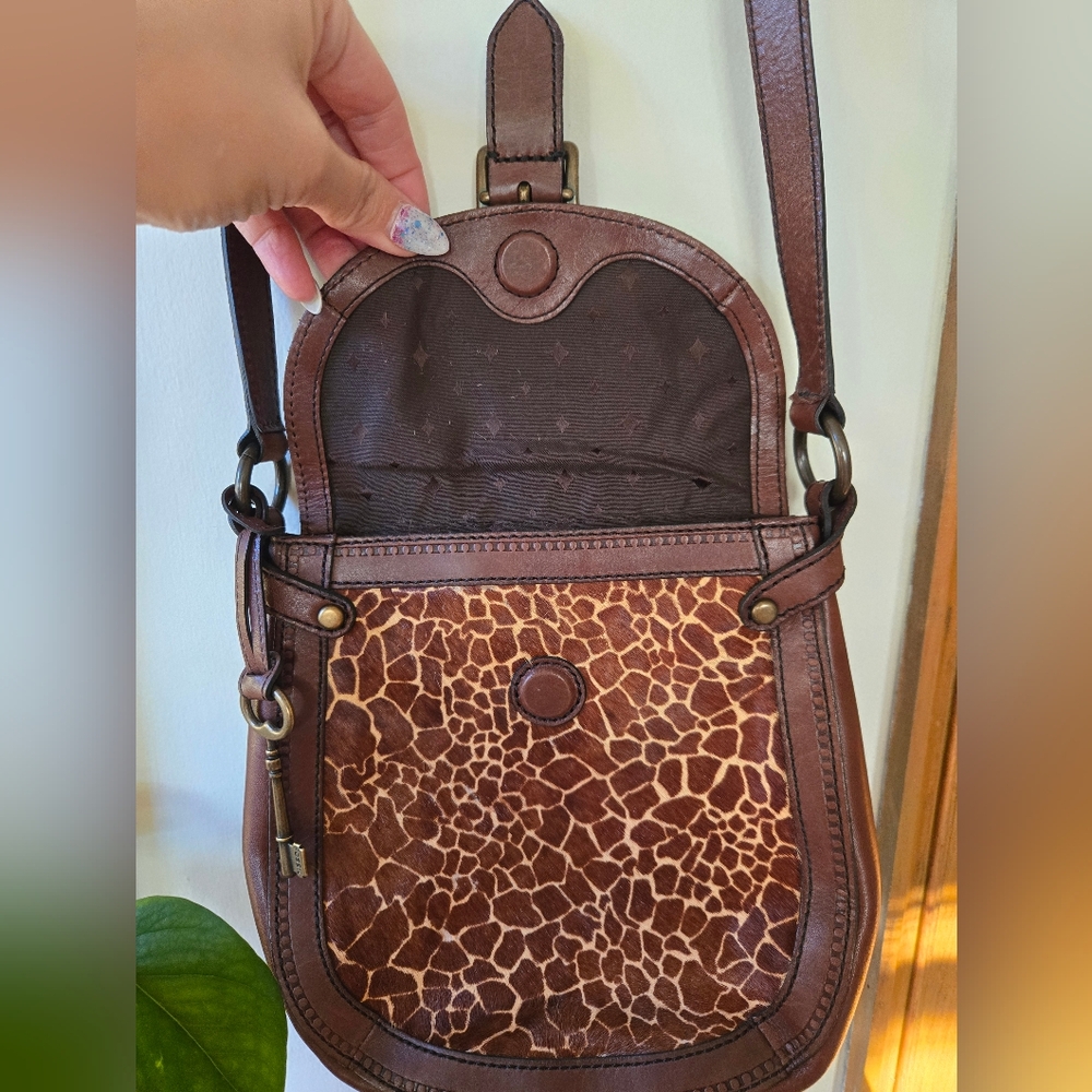 🦒 SPRING TREND ALERT: The Neutral Animal Print 🦒crossbody fossil bag - Picture 5 of 11